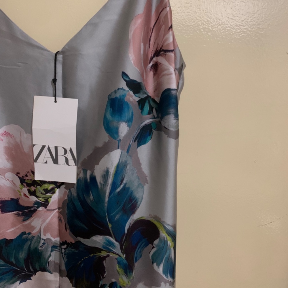 Dress - Picture 3 of 4